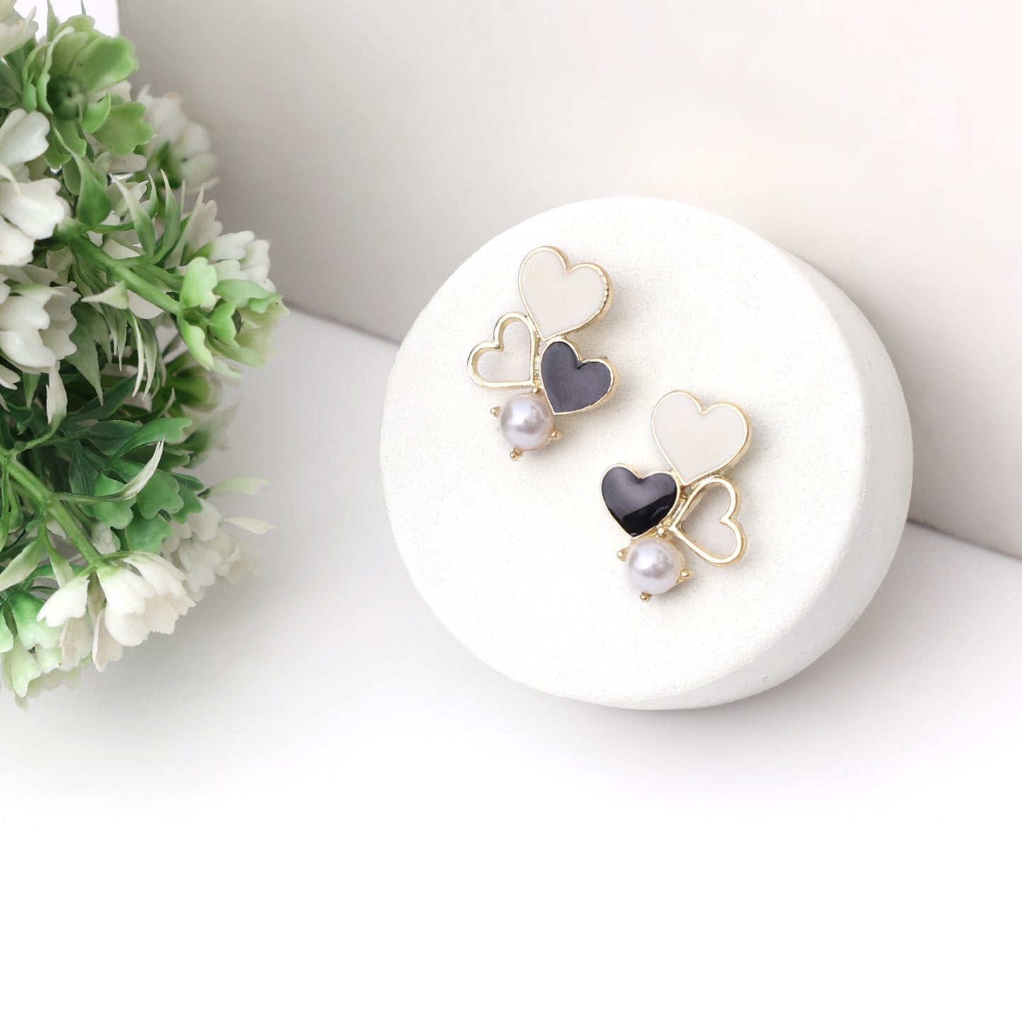 Chic Heart Cluster Pearl Stud Earrings